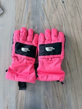Girls North face gloves